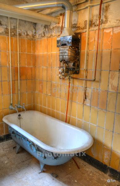 02-een van de vele badkuipen.tif.JPG - een van de vele badkuipen
